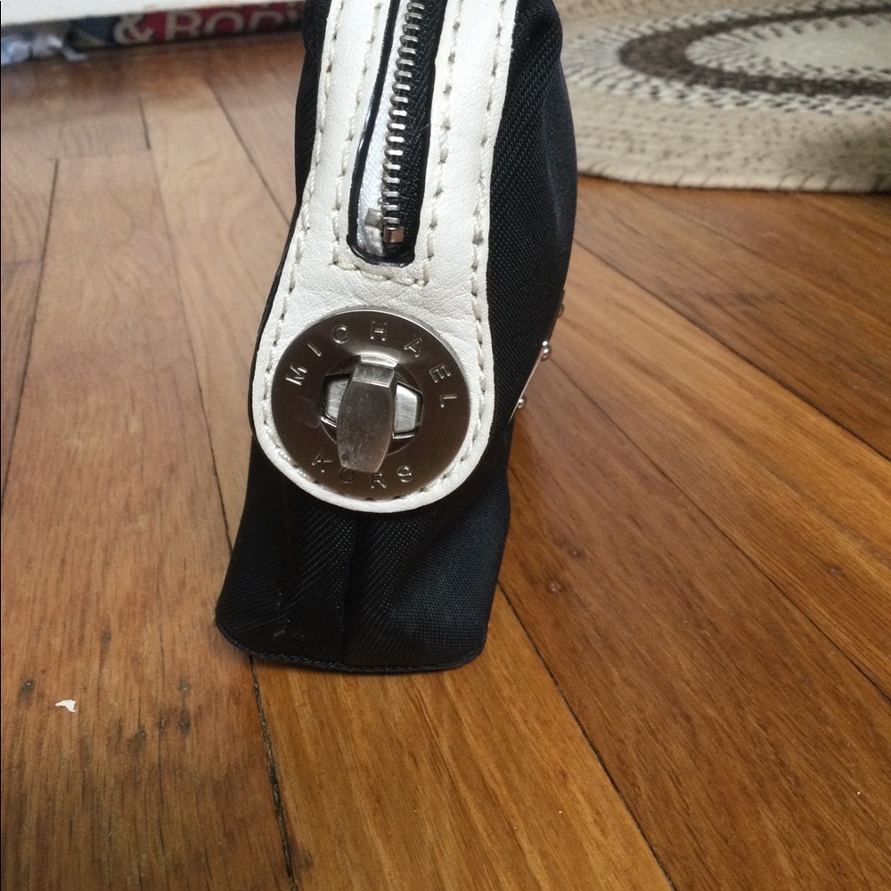 Black Michael Kors pouch - Picture 11 of 12